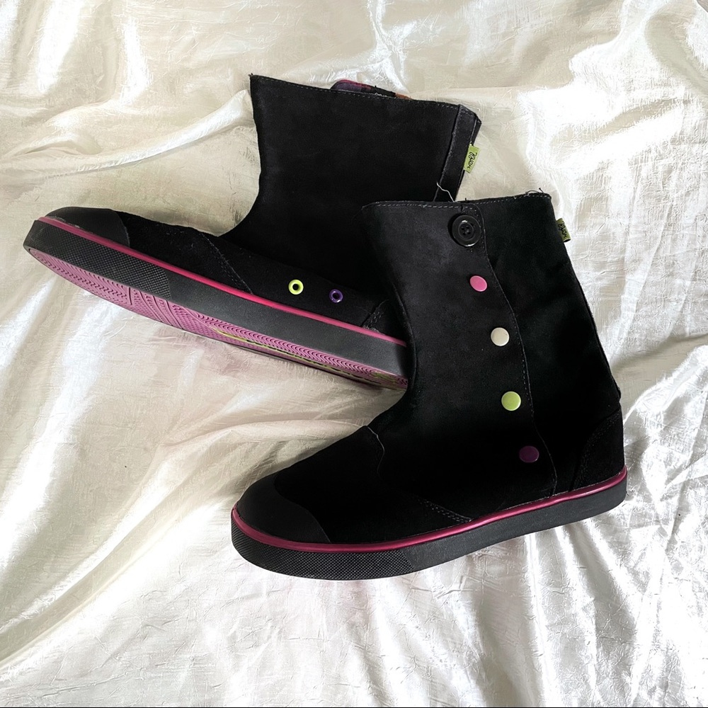 World Industries W8.5 Vixen high-top skater shoes